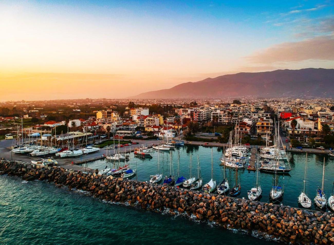 Kalamata'S Sunny Retreat Near The Historic Center Extérieur photo