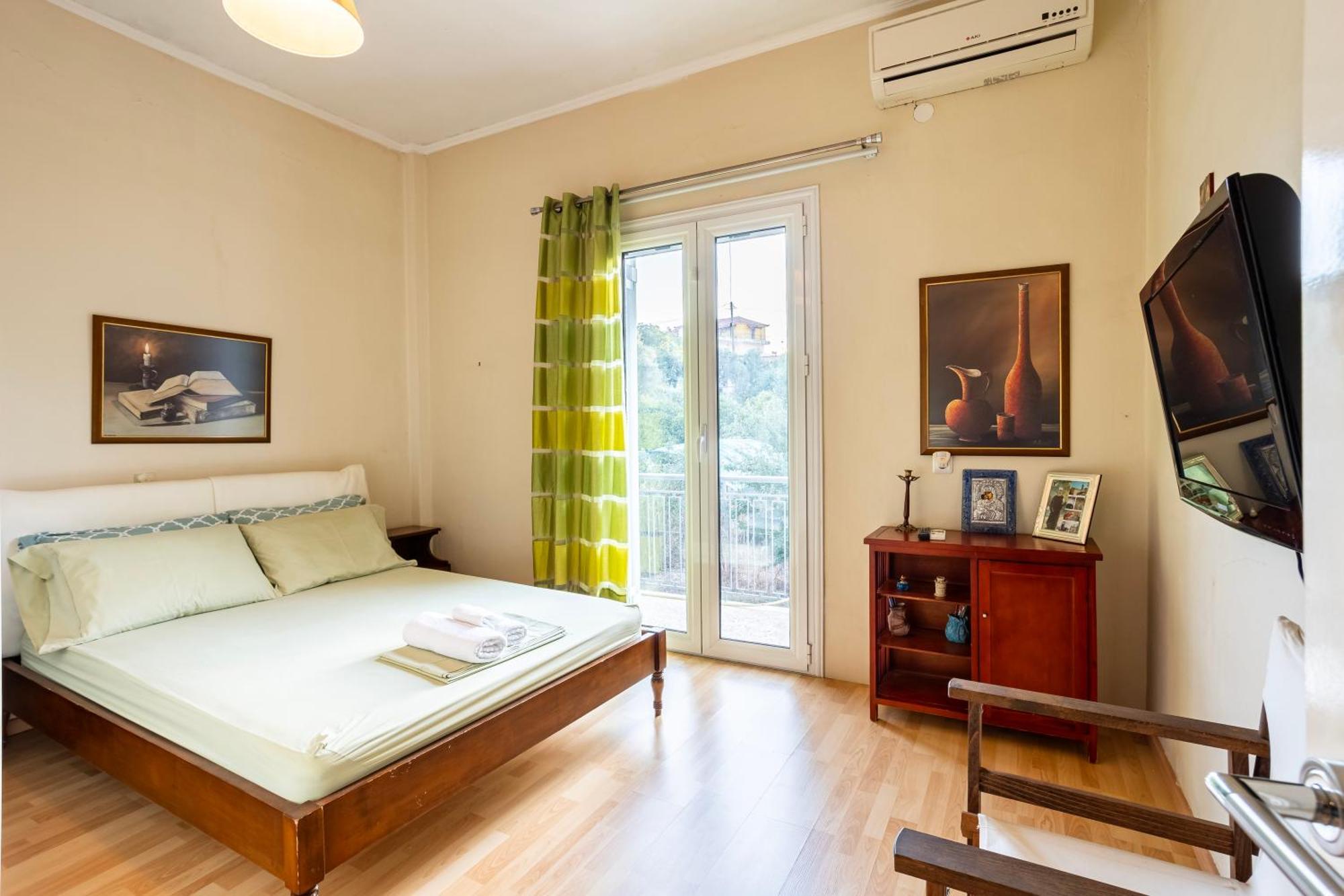 Kalamata'S Sunny Retreat Near The Historic Center Extérieur photo