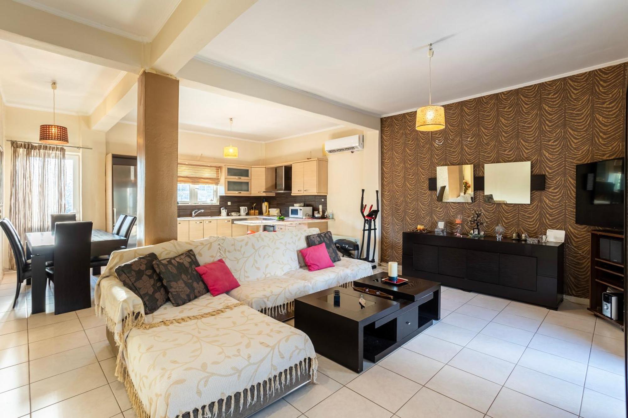 Kalamata'S Sunny Retreat Near The Historic Center Extérieur photo