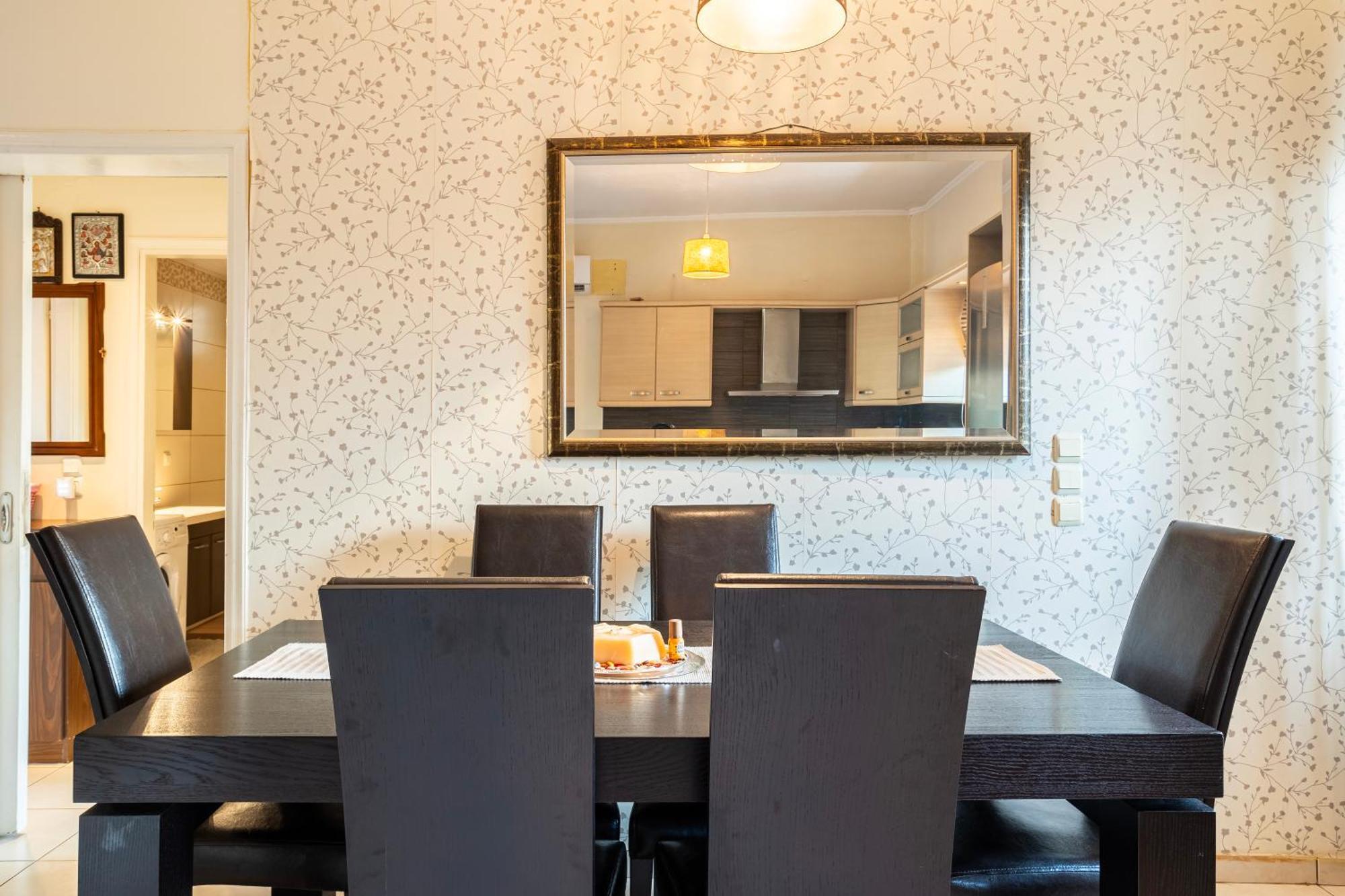 Kalamata'S Sunny Retreat Near The Historic Center Extérieur photo